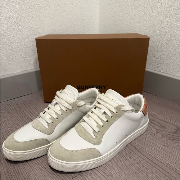 Burberry Men's White and Gray Sneakers - Picture 1 of 10